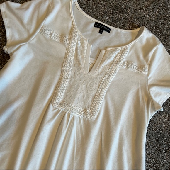 NEW WITHOUT TAGS - BUA//BUA Cream Colored Top w/Lace Detailing Size MEDIUM - Picture 4 of 9